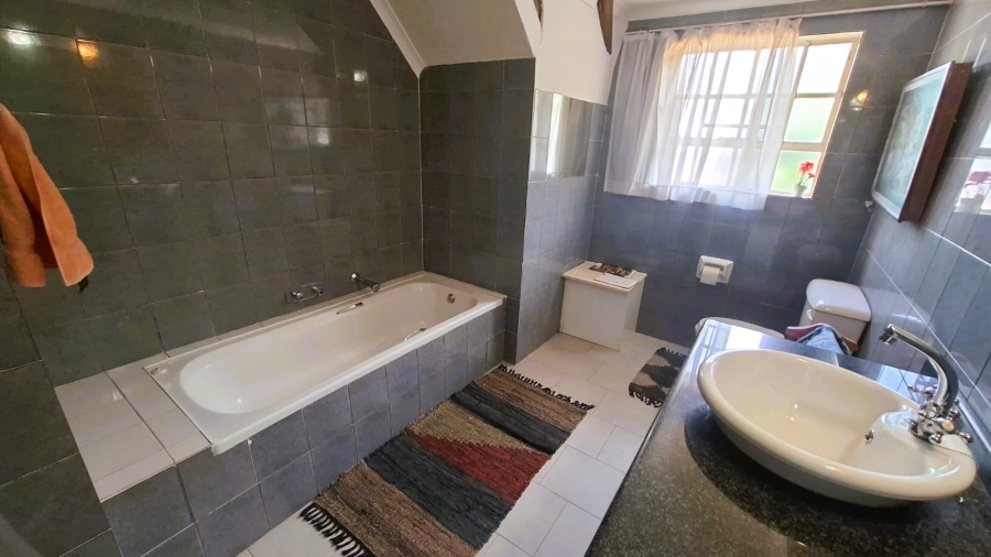 6 Bedroom Property for Sale in Mooivallei Park North West